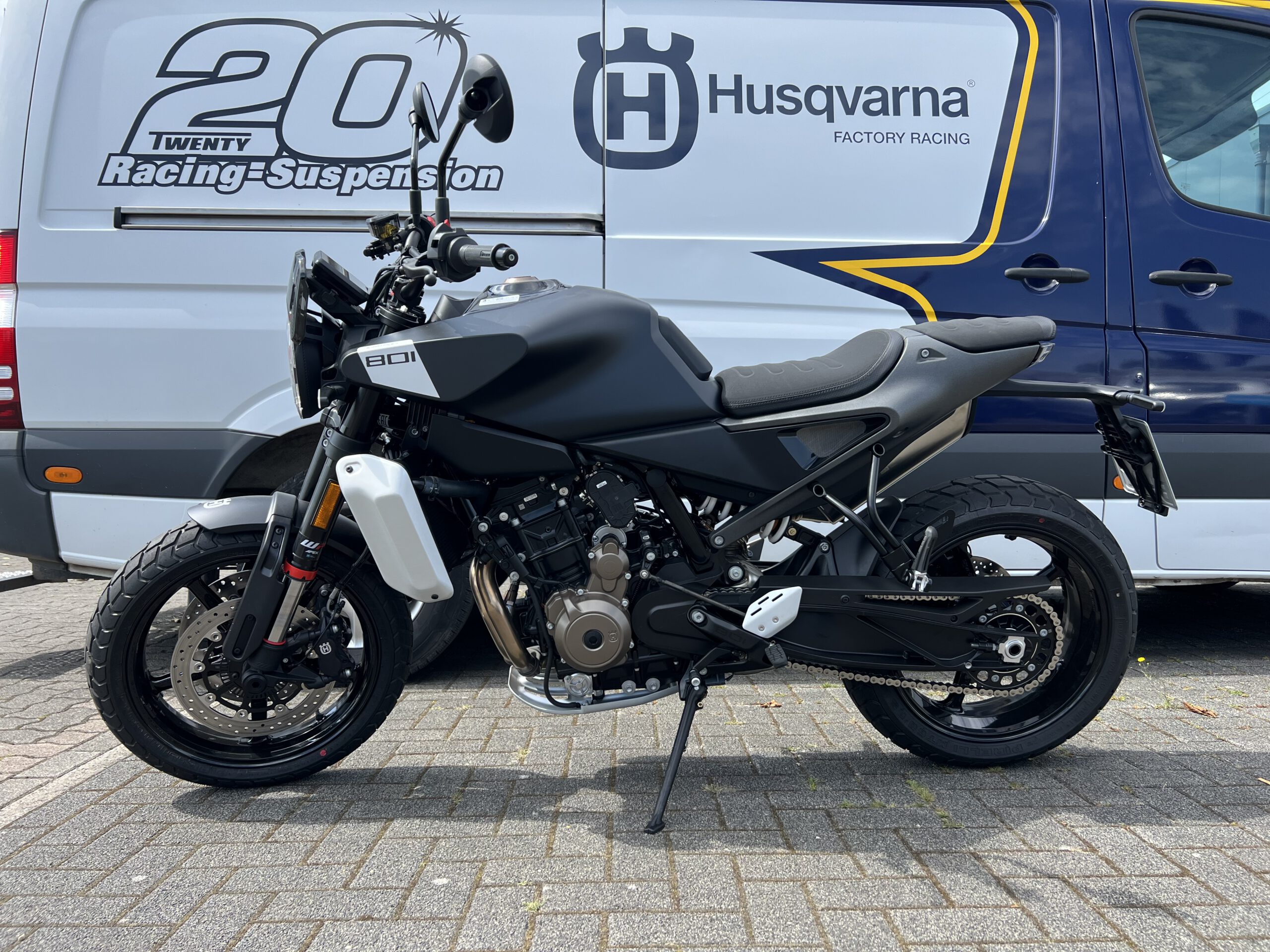 Husqvarna 801 Svartpilen 2024