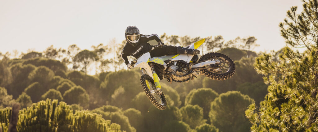 Husqvarna FC450 2024 - Action Bild