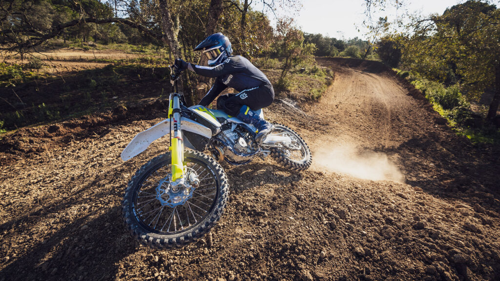 Husqvarna FC450 2024 - Action Bild