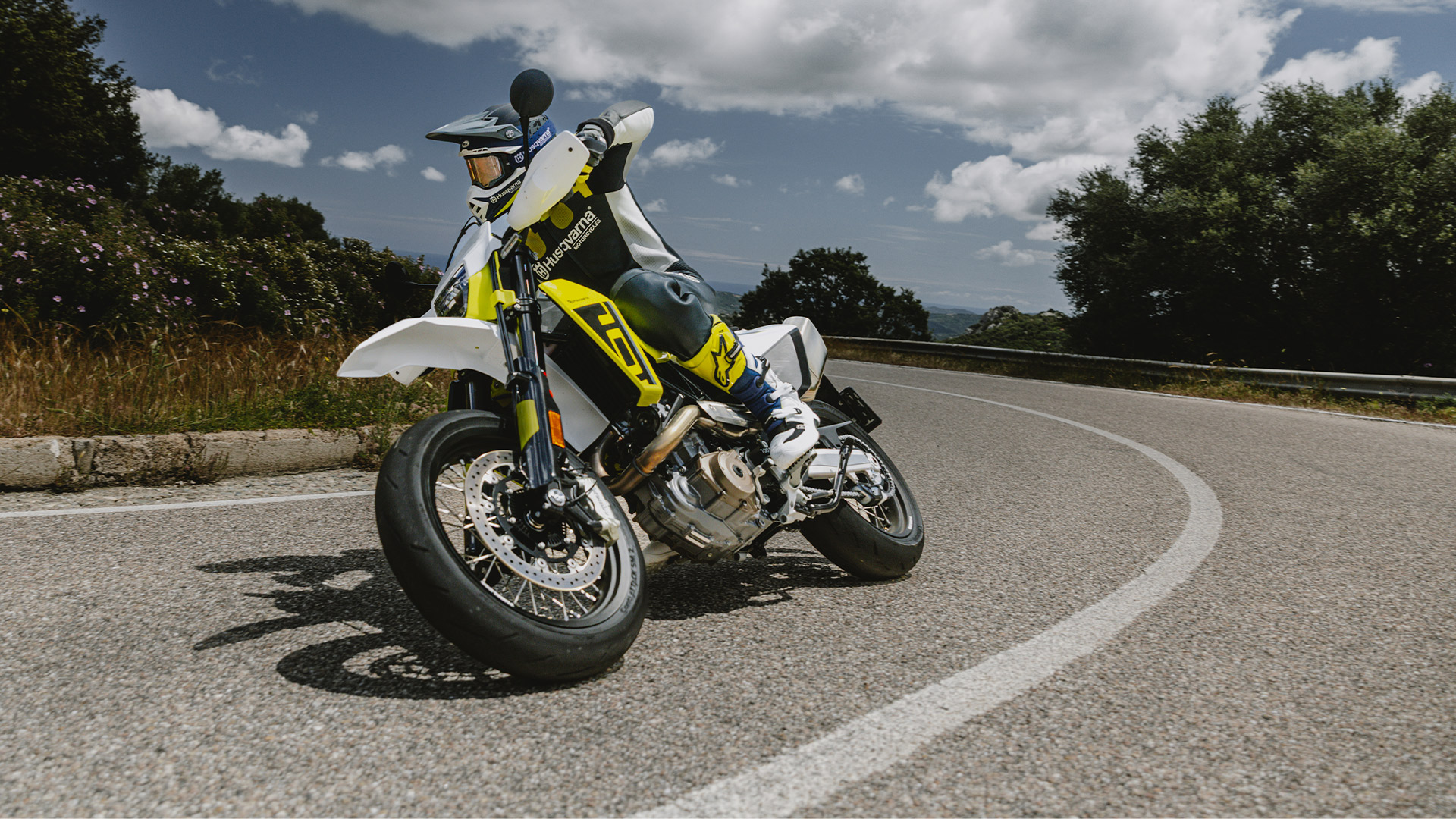 Husqvarna Supermoto 701 - 2026 - Action