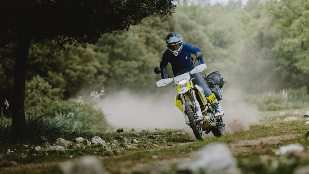 Husqvarna Enduro 701 - 2026 - Action Travel