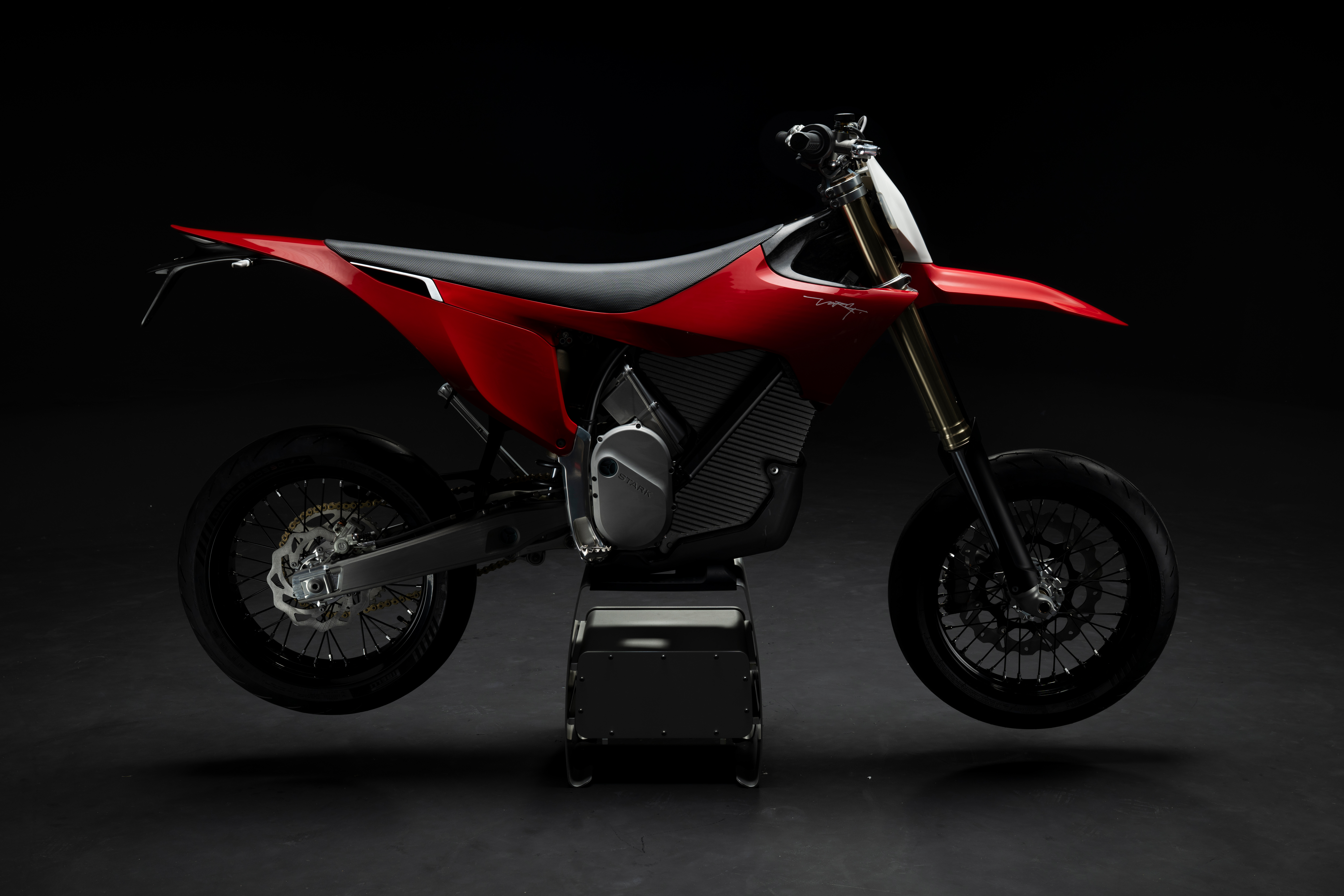 Stark Varg SM - Studio Bild Rotes Bike - 20 Suspension