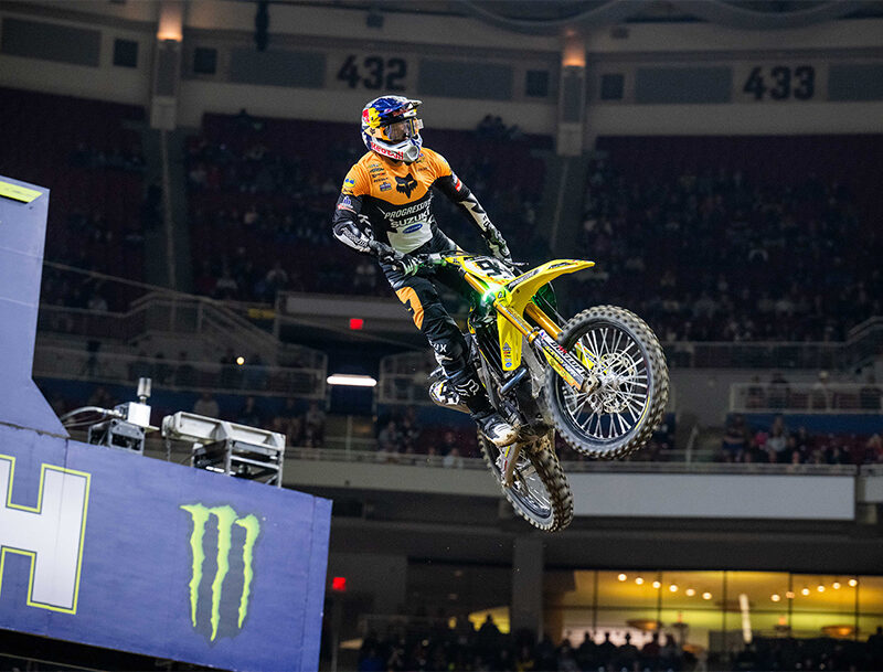 Ken Roczen gewinnt die 450er SX Klasse - Action © presse.suzuki.de